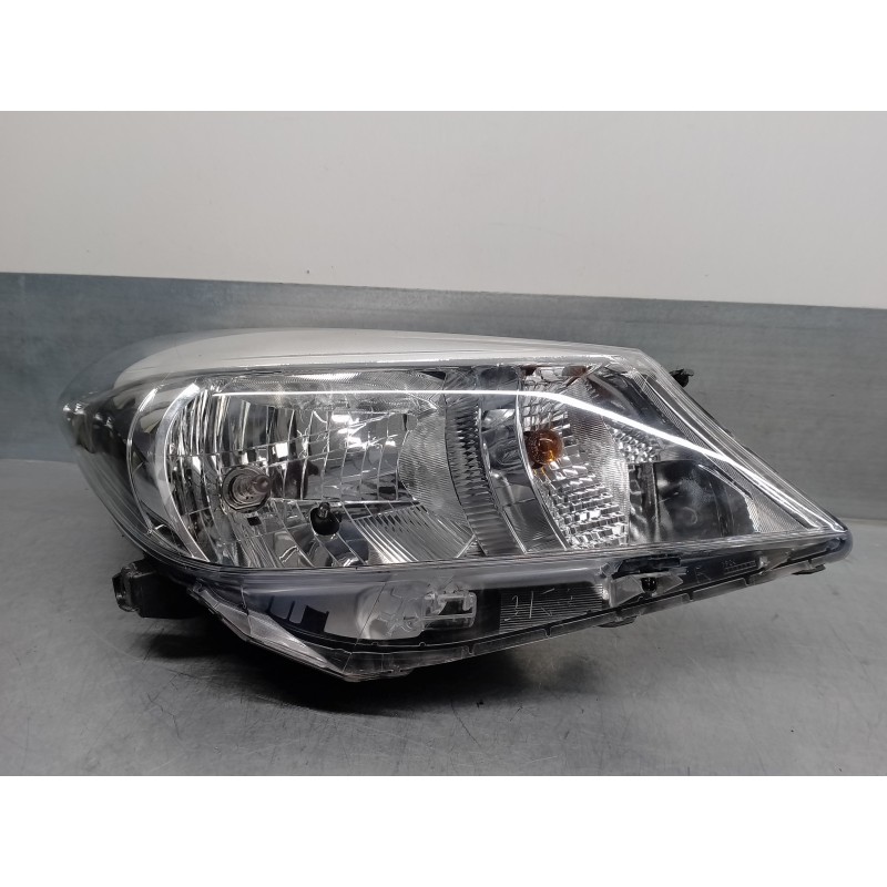 Recambio de faro derecho para toyota yaris 1.3 16v cat referencia OEM IAM 811300D450  5 PUERTAS