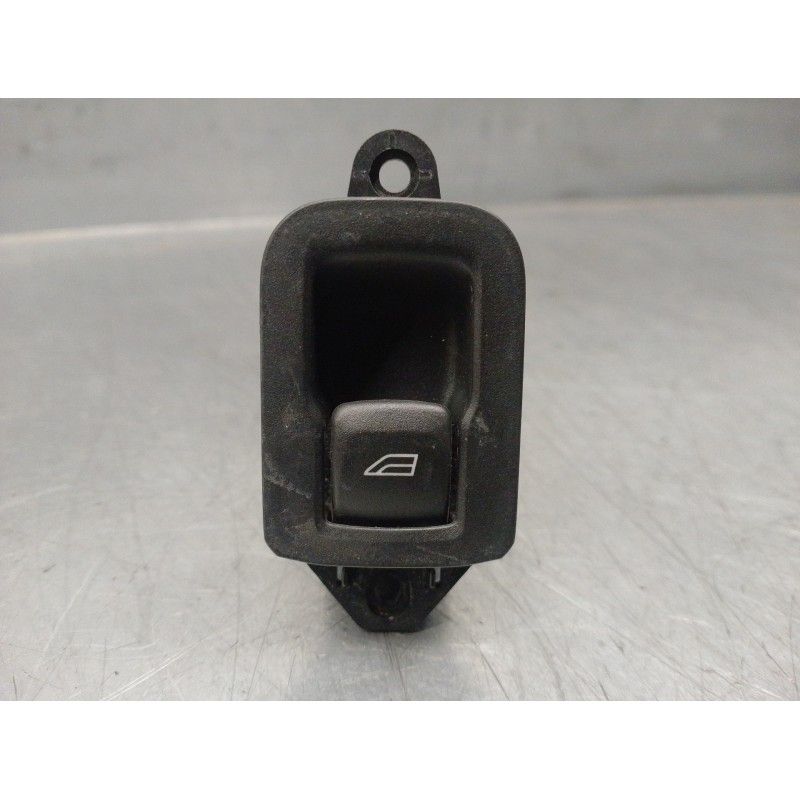 Recambio de mando elevalunas trasero derecho para volvo v60 kombi 2.0 diesel cat referencia OEM IAM 31272013  