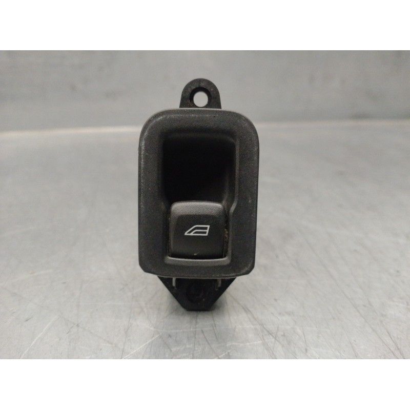 Recambio de mando elevalunas trasero izquierdo para volvo v60 kombi 2.0 diesel cat referencia OEM IAM 31272013  