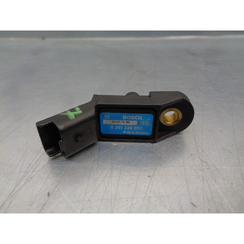 Recambio de sensor presion para volkswagen polo berlina (6n1) 1.6 referencia OEM IAM  0261230057 BOSCH