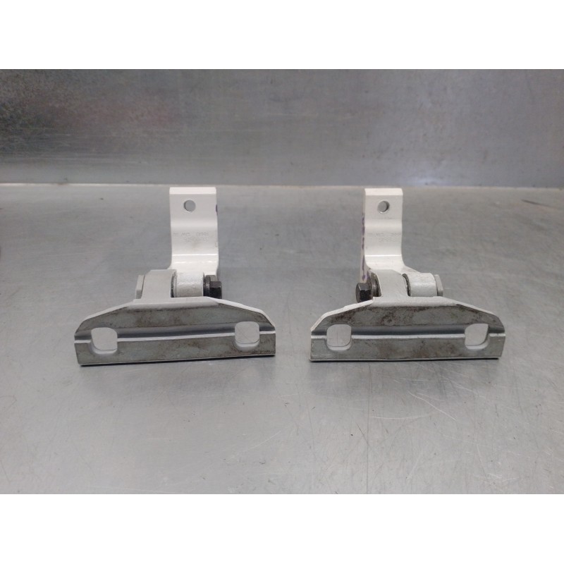 Recambio de bisagra puerta para volvo v60 kombi 2.0 diesel cat referencia OEM IAM 31218525  