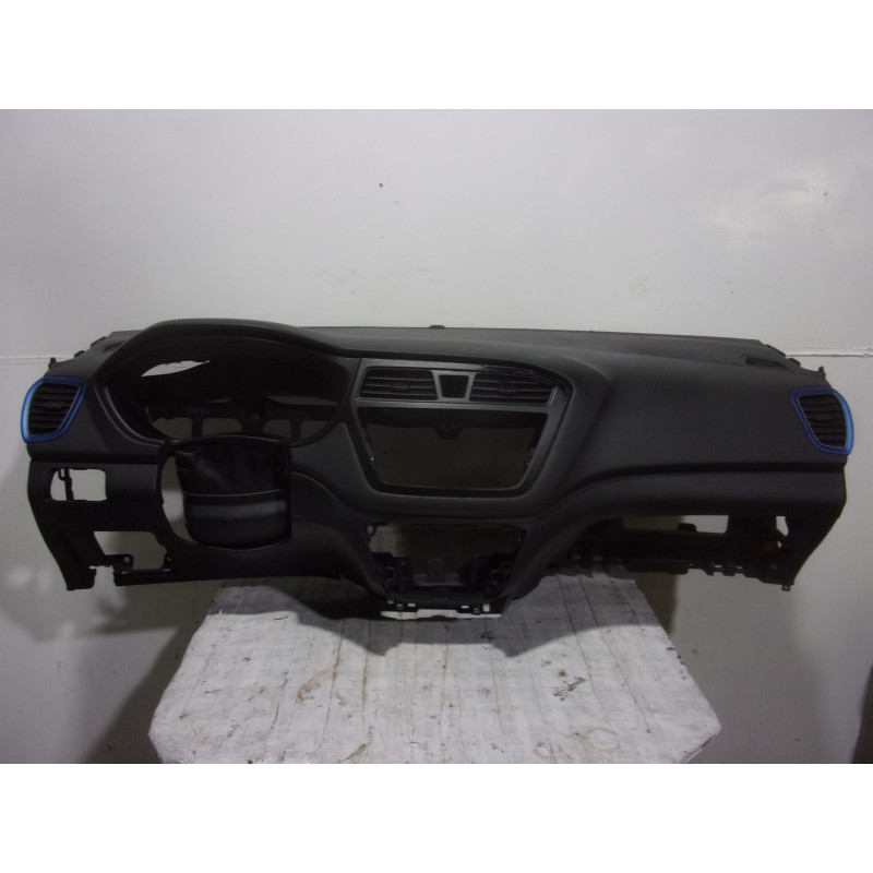 Recambio de salpicadero para hyundai i20 active 1.4 crdi cat referencia OEM IAM 84710C8050TRY NEGRO 