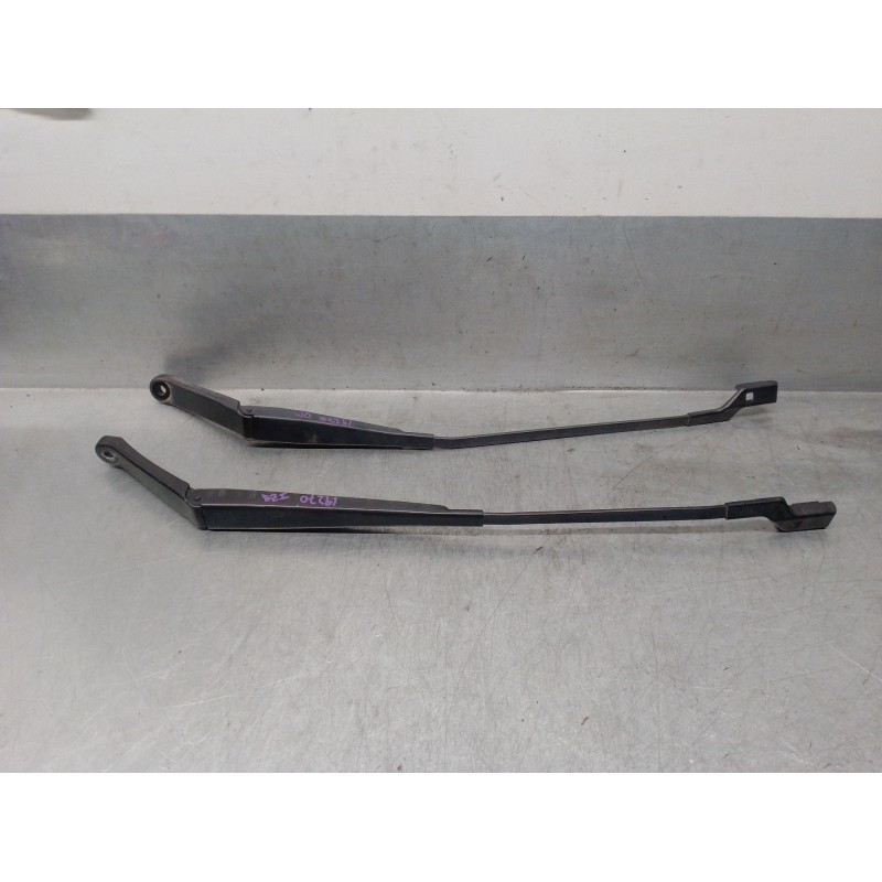 Recambio de brazo limpia delantero derecho para peugeot 508 business line referencia OEM IAM 9686437780 9686437680 BOSCH