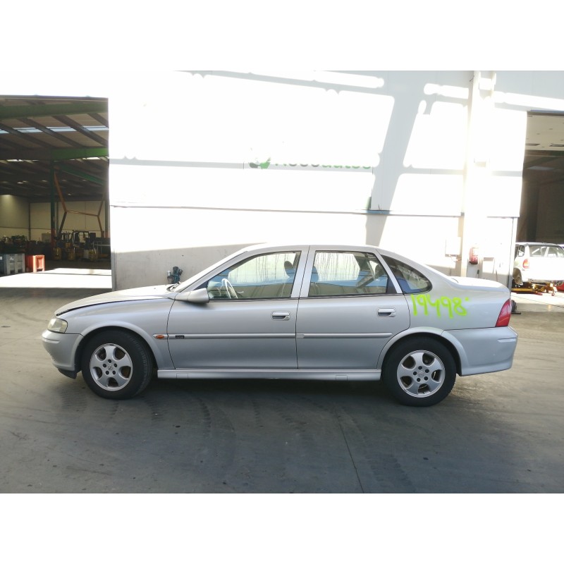 opel vectra b berlina del año 2000