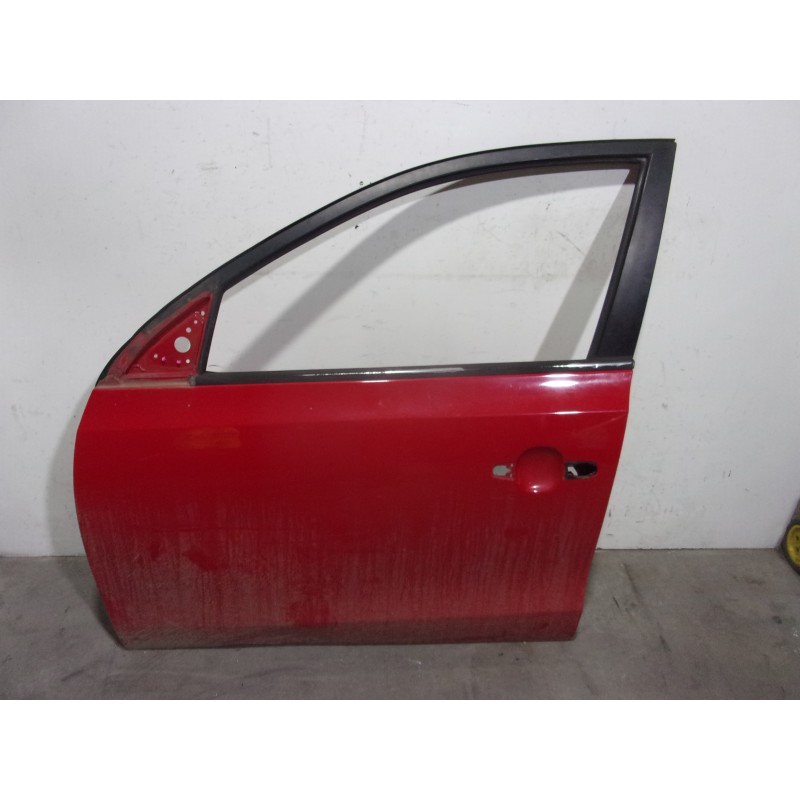 Recambio de puerta delantera izquierda para hyundai i30 1.4 cat referencia OEM IAM 760032R010 ROJA 5 PUERTAS