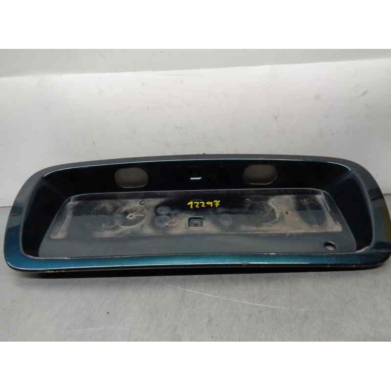 Recambio de molduras traseras para kia sephia ll 1.5 cat referencia OEM IAM OK2A150745  