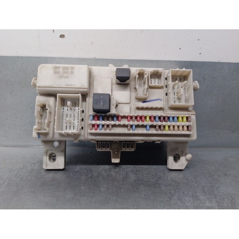 Recambio de caja reles / fusibles para volvo s40 berlina 2.0 diesel cat referencia OEM IAM 30765015  