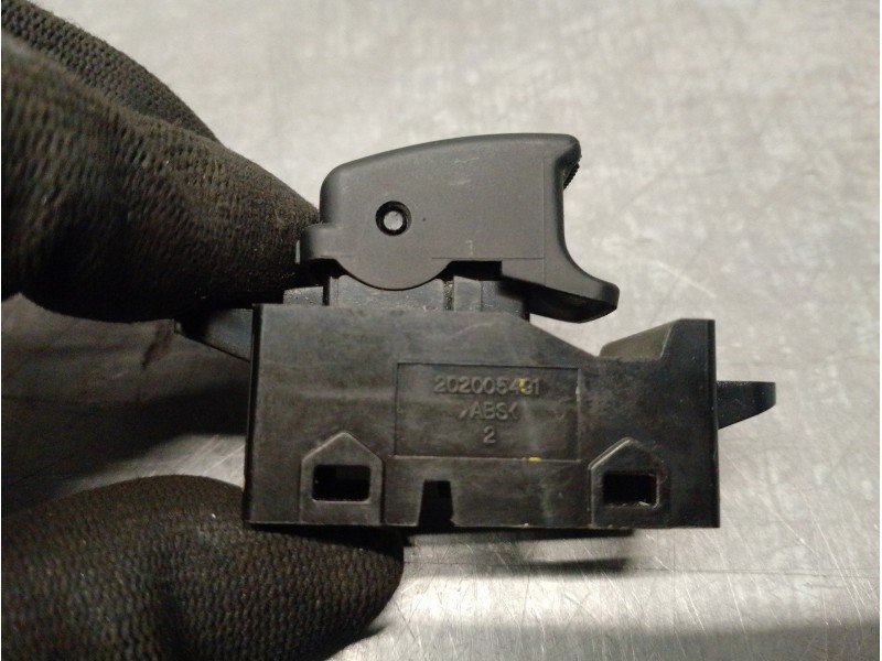 Recambio de mando elevalunas delantero derecho para hyundai i10 1.2 cat referencia OEM IAM 202005491  