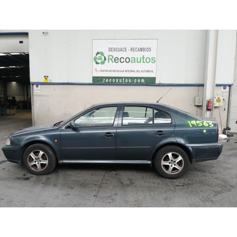 skoda octavia berlina (1u2) del año 2000