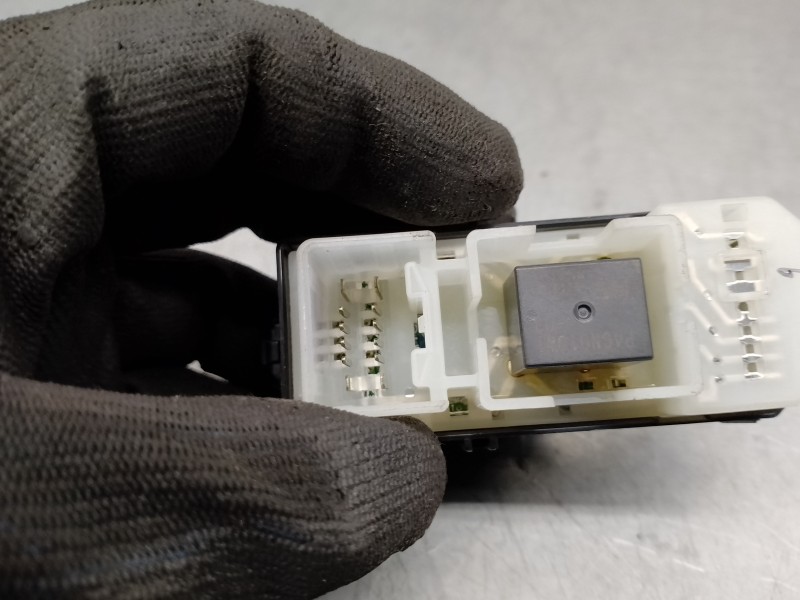 Recambio de mando elevalunas trasero derecho para lexus is200 (ds2/is2) 2.2 d-cat referencia OEM IAM 8403053020  