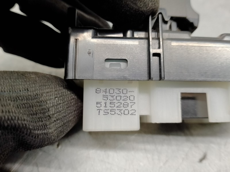 Recambio de mando elevalunas trasero derecho para lexus is200 (ds2/is2) 2.2 d-cat referencia OEM IAM 8403053020  