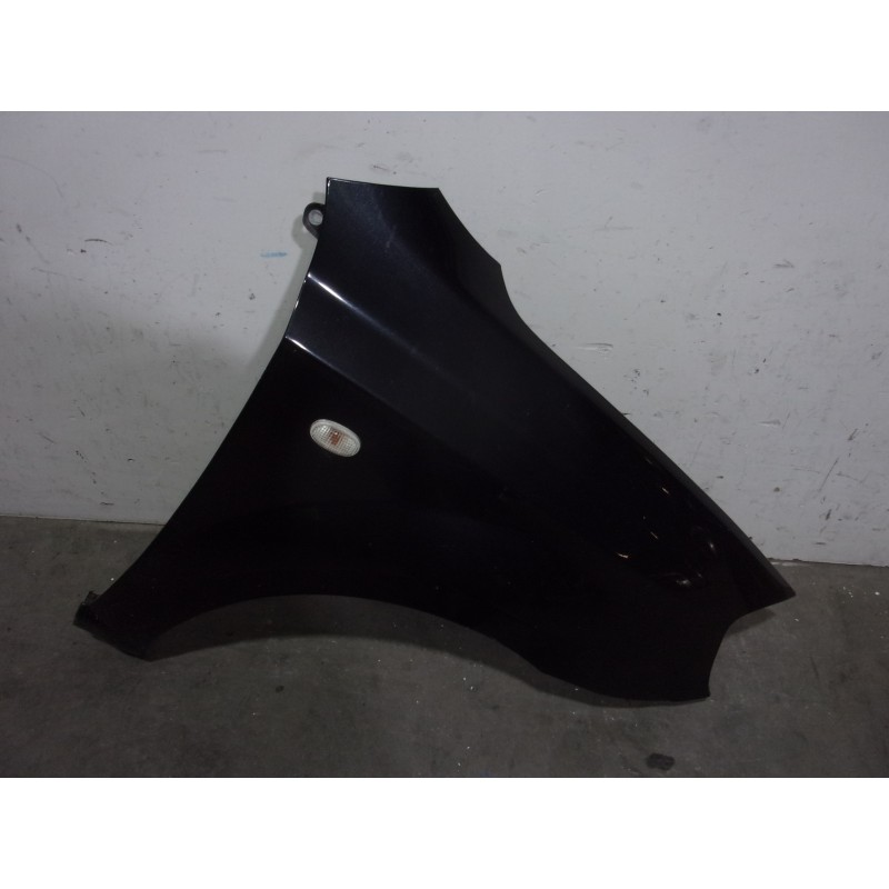 Recambio de aleta delantera derecha para chevrolet aveo 1.4 cat referencia OEM IAM 96476684 NEGRA 