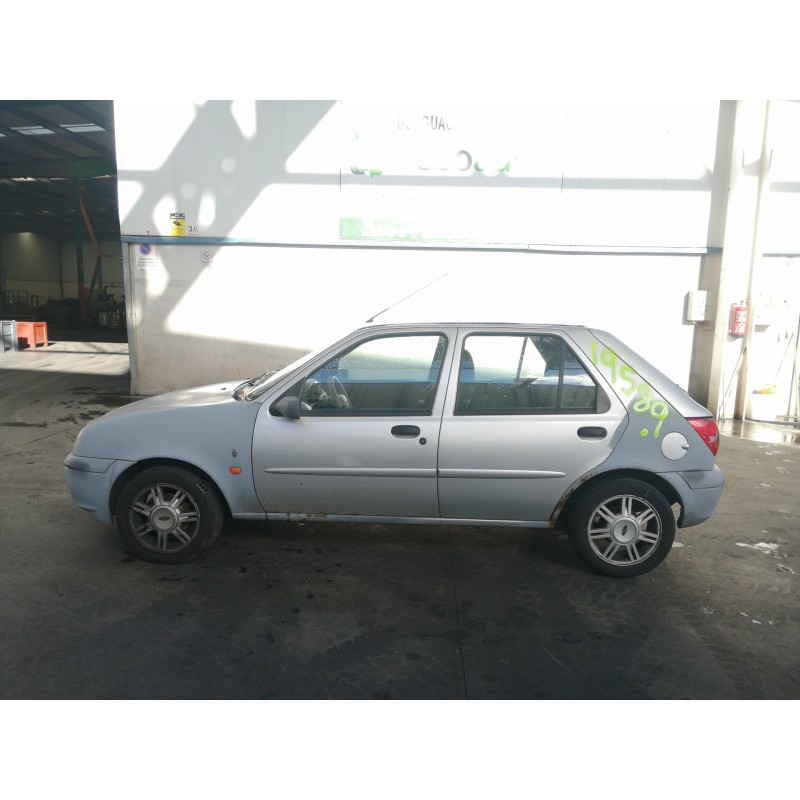 ford fiesta berlina (dx) del año 2000