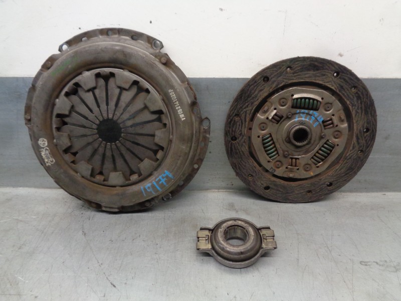 Recambio de kit embrague para volkswagen polo (867/871/873) 1.3 referencia OEM IAM 052141025P 052198141BX VALEO