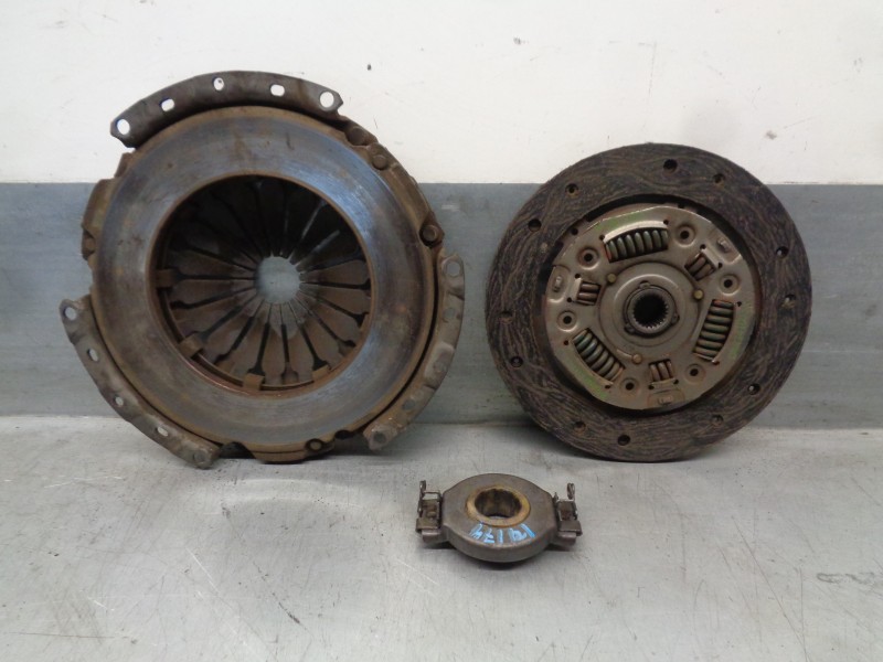 Recambio de kit embrague para volkswagen polo (867/871/873) 1.3 referencia OEM IAM 052141025P 052198141BX VALEO