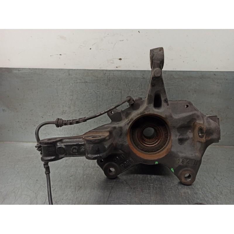 Recambio de mangueta delantera derecha para renault megane iii coupe 1.4 tce referencia OEM IAM 400147163R  