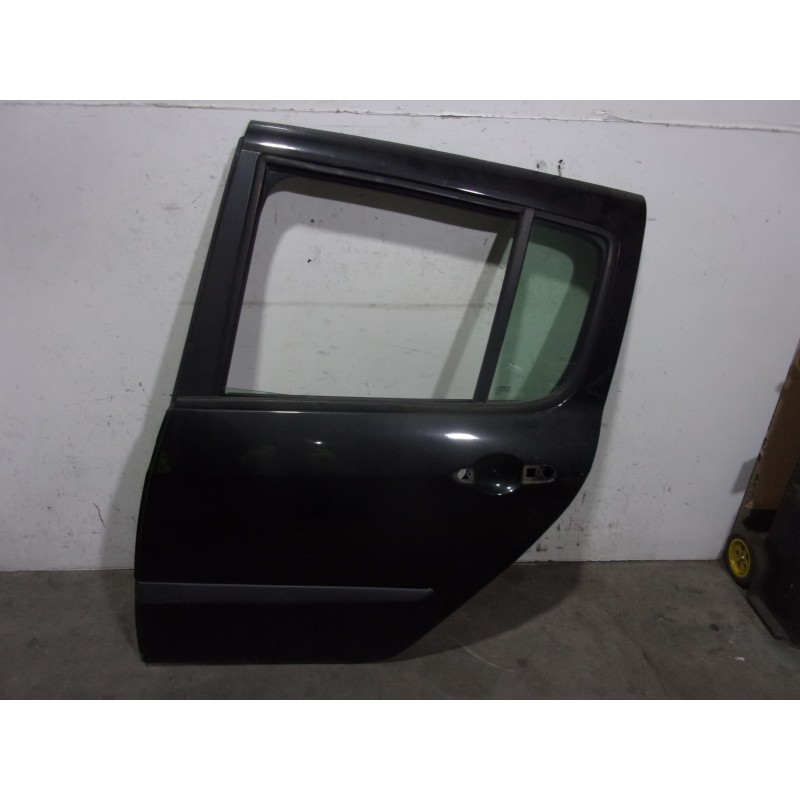 Recambio de puerta trasera izquierda para renault modus 1.5 dci diesel referencia OEM IAM 821014278R NEGRA 5 PUERTAS