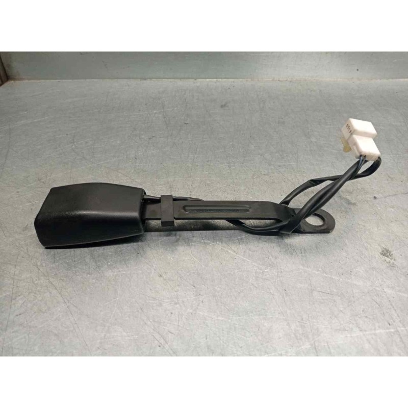 Recambio de enganche cinturon para ssangyong kyron 2.0 referencia OEM IAM 07052205 2 PINES 5 PUERTAS