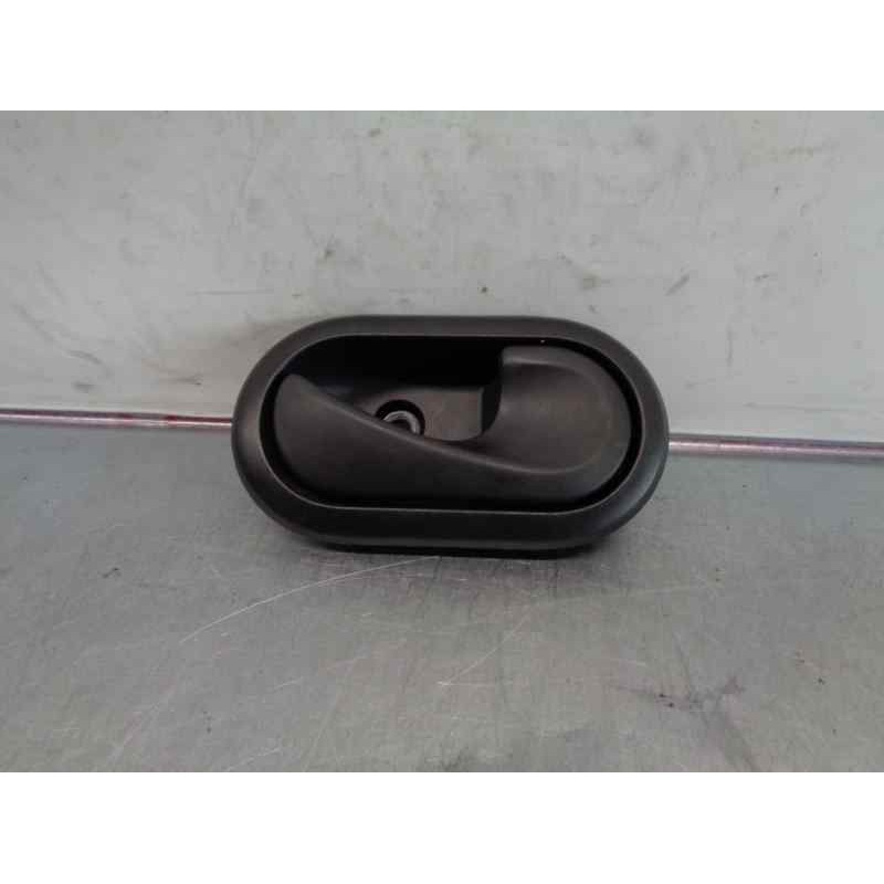 Recambio de maneta interior delantera derecha para dacia sandero 1.6 cat referencia OEM IAM 8200733847  