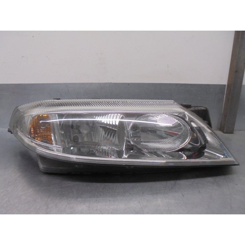 Recambio de faro derecho para renault laguna ii (bg0) 1.8 cat referencia OEM IAM 8200002847 89004686 VALEO