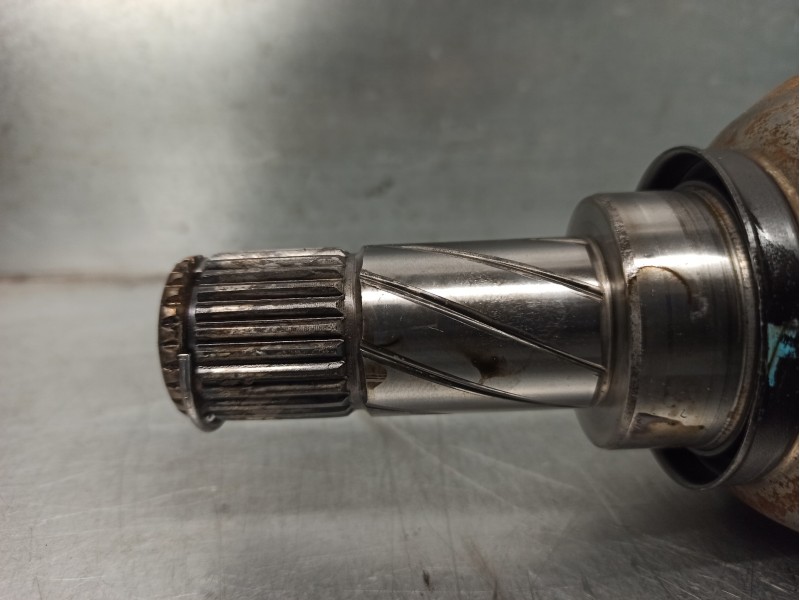 Recambio de transmision delantera derecha para dacia sandero 0.9 tce cat referencia OEM IAM 391006553R  
