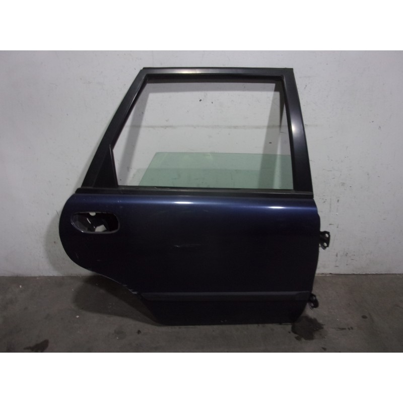 Recambio de puerta trasera derecha para volvo v40 familiar 1.9 diesel cat referencia OEM IAM 30882908 AZUL 5 PUERTAS