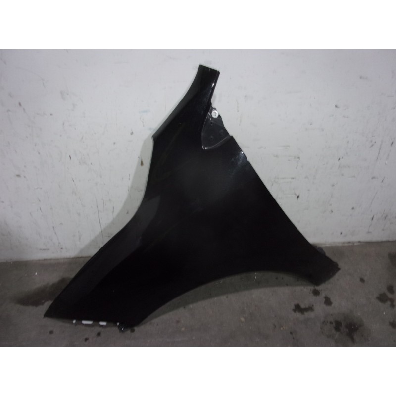 Recambio de aleta delantera izquierda para renault megane iii coupe 1.2 16v referencia OEM IAM 631011470R NEGRA 