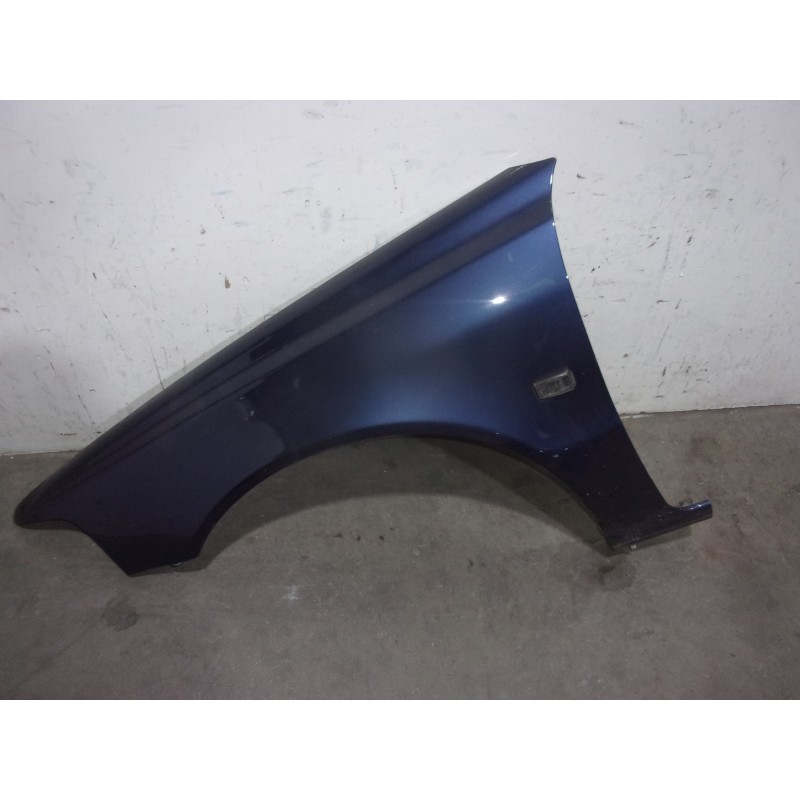 Recambio de aleta delantera izquierda para volvo v40 familiar 1.9 diesel cat referencia OEM IAM 30883925 AZUL 