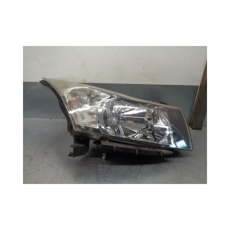 Recambio de faro derecho para chevrolet cruze 1.6 cat referencia OEM IAM 95137776  