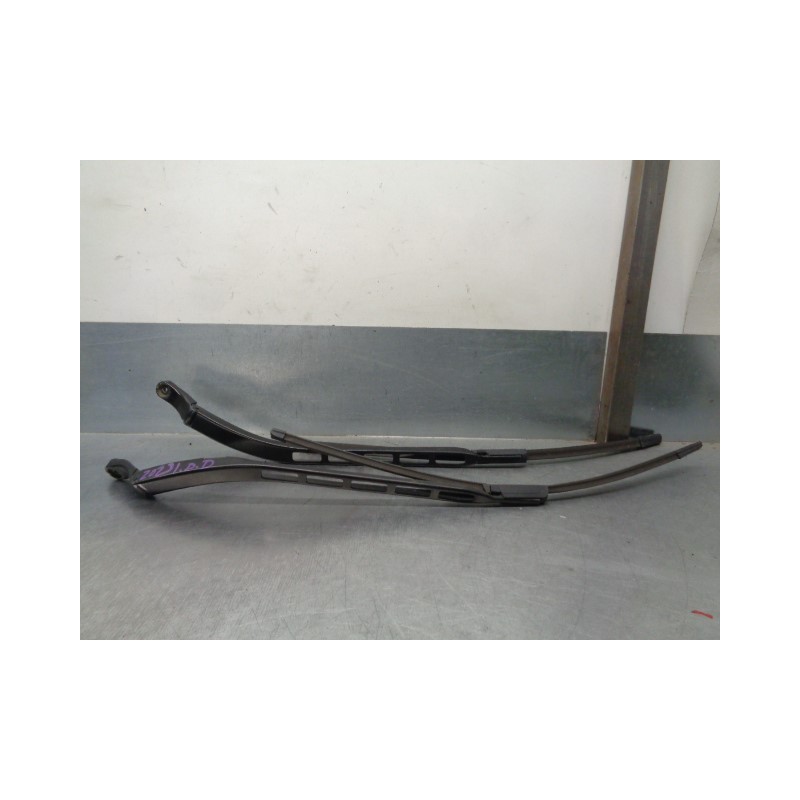 Recambio de brazo limpia delantero derecho para seat altea (5p1) 1.9 tdi referencia OEM IAM 5P0955409D 5P0955410A 