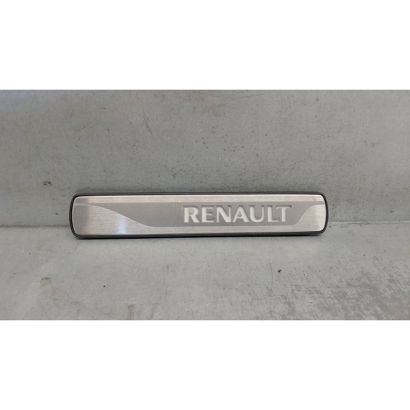 Recambio de moldura para renault talisman 1.6 tce energy referencia OEM IAM 8201593685 IZQUIERDA 