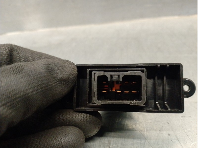 Recambio de mando elevalunas trasero izquierdo para hyundai i30 1.6 crdi cat referencia OEM IAM 935802L000 935802L000 