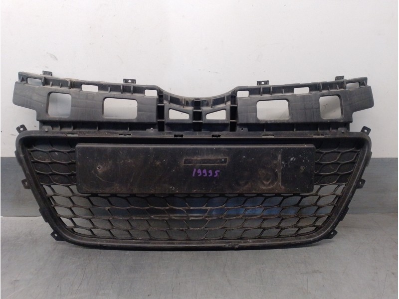 Recambio de rejilla delantera para hyundai i30 1.6 crdi cat referencia OEM IAM 865612R000 865612R000 