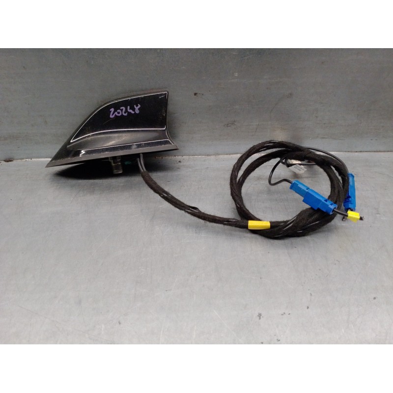 Recambio de antena para renault captur ii referencia OEM IAM 282166904R  