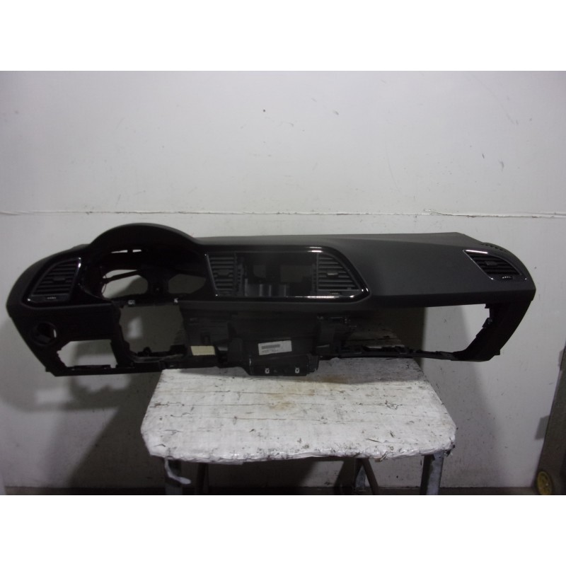 Recambio de salpicadero para seat leon st (5f8) 1.6 tdi referencia OEM IAM 5F1857003M NEGRO 