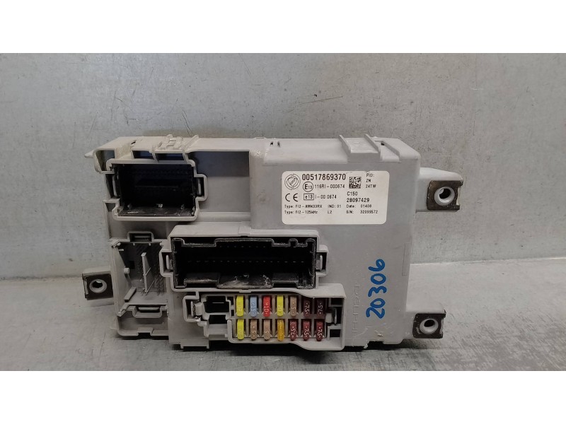 Recambio de caja reles / fusibles para fiat 500 cabrio (150) 1.2 cat referencia OEM IAM 517869370  