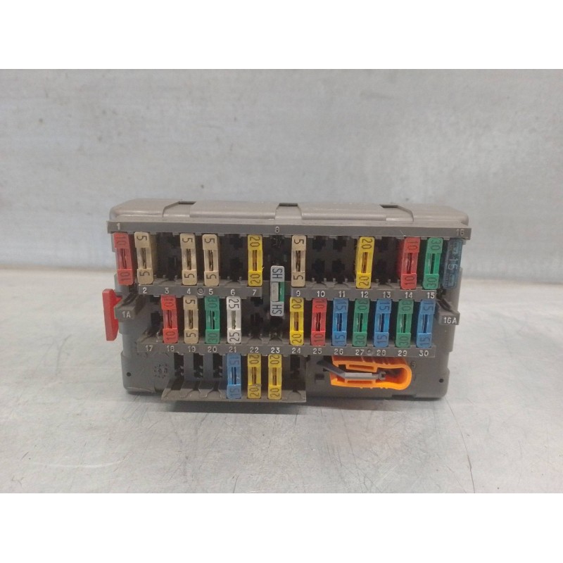 Recambio de caja reles / fusibles para citroen xsara berlina 1.9 diesel referencia OEM IAM 9568591180 