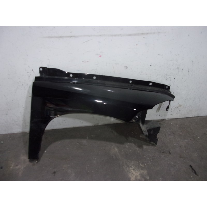 Recambio de aleta delantera derecha para chevrolet hhr 2.4 16v referencia OEM IAM 20919883 NEGRA 