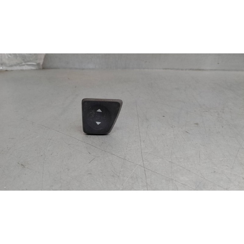 Recambio de mando elevalunas delantero derecho para fiat 500 cabrio (150) 1.2 cat referencia OEM IAM 305062957B  