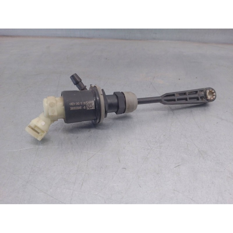 Recambio de bomba embrague para dacia sandero 0.9 tce cat referencia OEM IAM 306100394R  