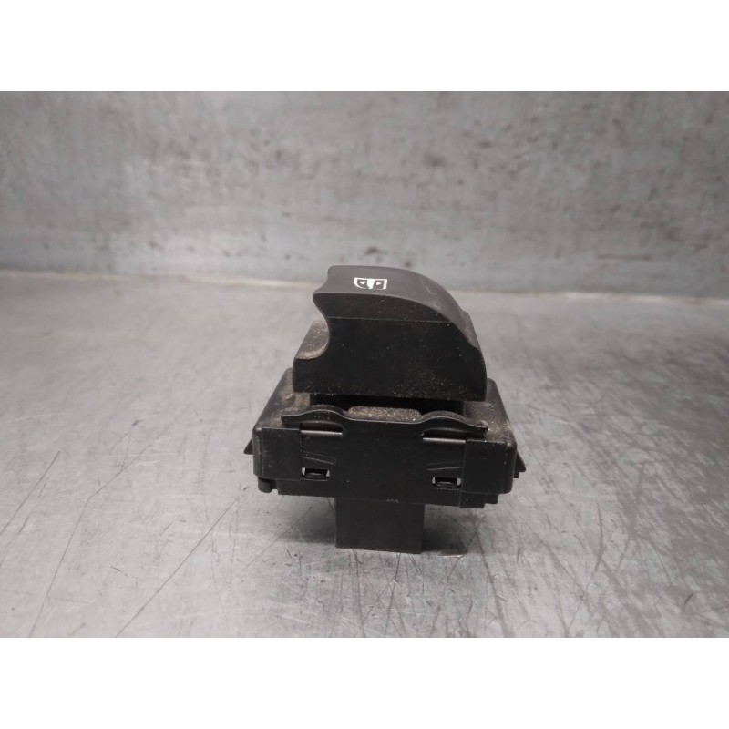 Recambio de mando elevalunas trasero izquierdo para renault scenic iii 1.5 dci diesel referencia OEM IAM 254010003R  