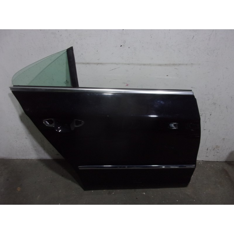 Recambio de puerta trasera derecha para volkswagen cc (358) 2.0 tdi referencia OEM IAM 3C8833056E NEGRA 4 PUERTAS