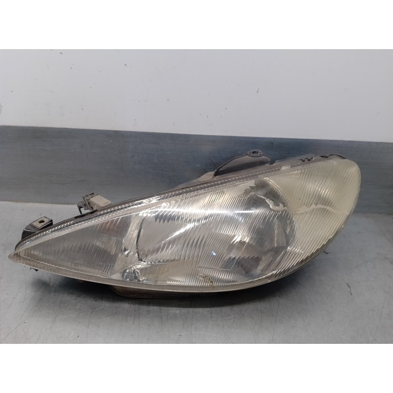 Recambio de faro izquierdo para peugeot 206 berlina 1.9 diesel referencia OEM IAM 89002769  3 PUERTAS