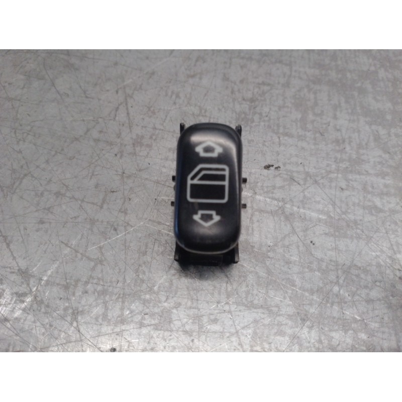 Recambio de mando elevalunas trasero derecho para mercedes clase clk (w208) coupe 2.3 compresor cat referencia OEM IAM 210820821