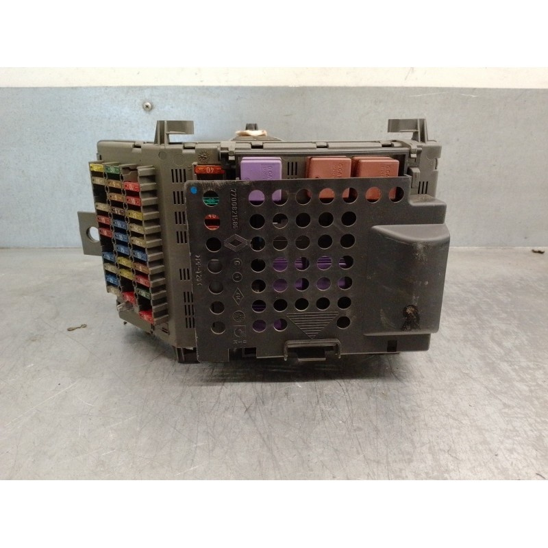 Recambio de caja reles / fusibles para renault laguna (b56) 2.2 turbodiesel referencia OEM IAM 7700427845 7700427845A 