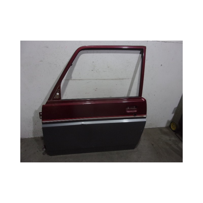 Recambio de puerta delantera izquierda para daihatsu rocky todoterreno referencia OEM IAM  GRANATE Y GRIS 3 PUERTAS