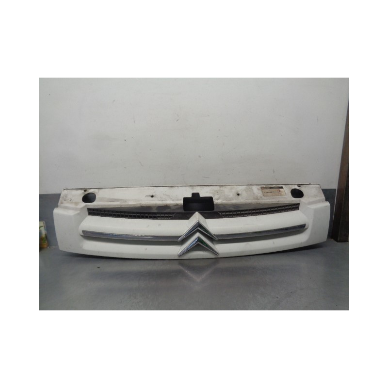 Recambio de rejilla delantera para citroen berlingo 1.6 16v hdi referencia OEM IAM 9644758177  