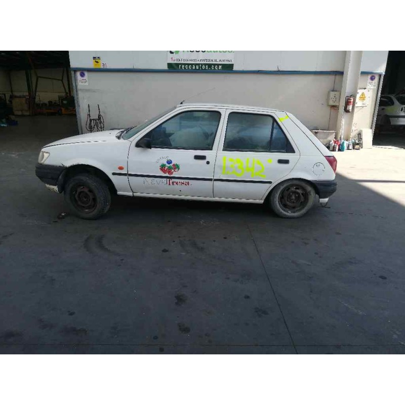 ford fiesta berlina del año 1995