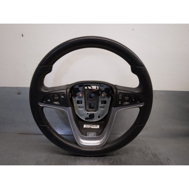 Recambio de volante para opel astra j sports tourer 1.7 16v cdti referencia OEM IAM 13351022  