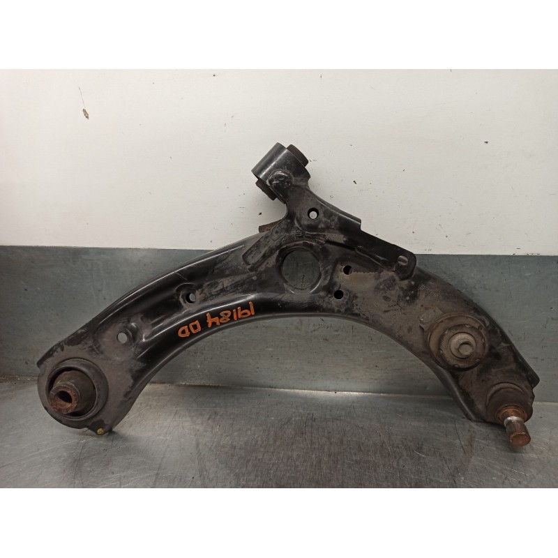 Recambio de brazo suspension inferior delantero derecho para mazda 3 sedán (bp) referencia OEM IAM B60P34300  